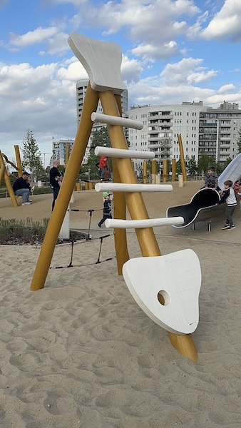 nowy plac zabawa z misiem na ursynowie