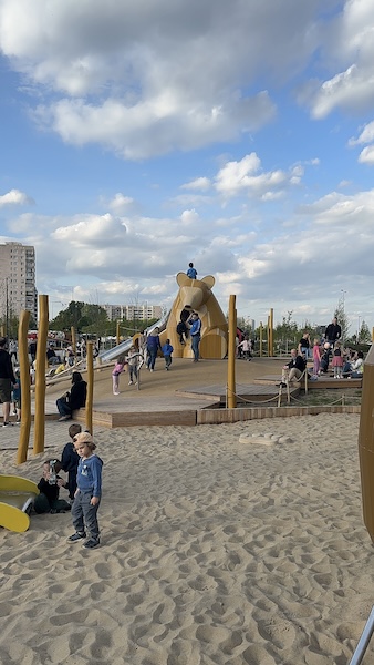 nowy plac zabawa z misiem na ursynowie