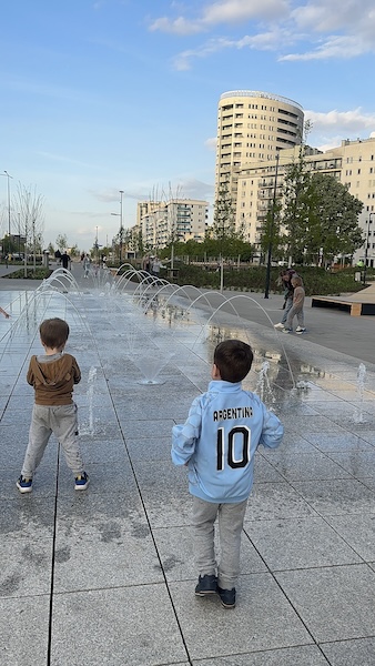 nowy plac zabawa z misiem na ursynowie
